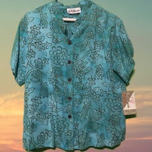 Floral Button-Up Blouse 🌳🌎🦋